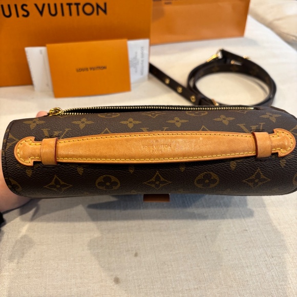 2024 LV Pochette Métis, Pre-loved - Picture 4 of 9